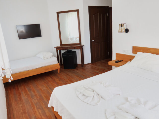Lefkofris-Otel-Bozcaada-Standart-Odalar (7)