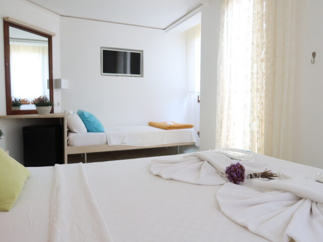 Lefkofris-Otel-Bozcaada-Standart-Odalar (8)