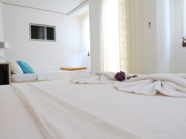 Lefkofris-Otel-Bozcaada-Standart-Odalar (9)