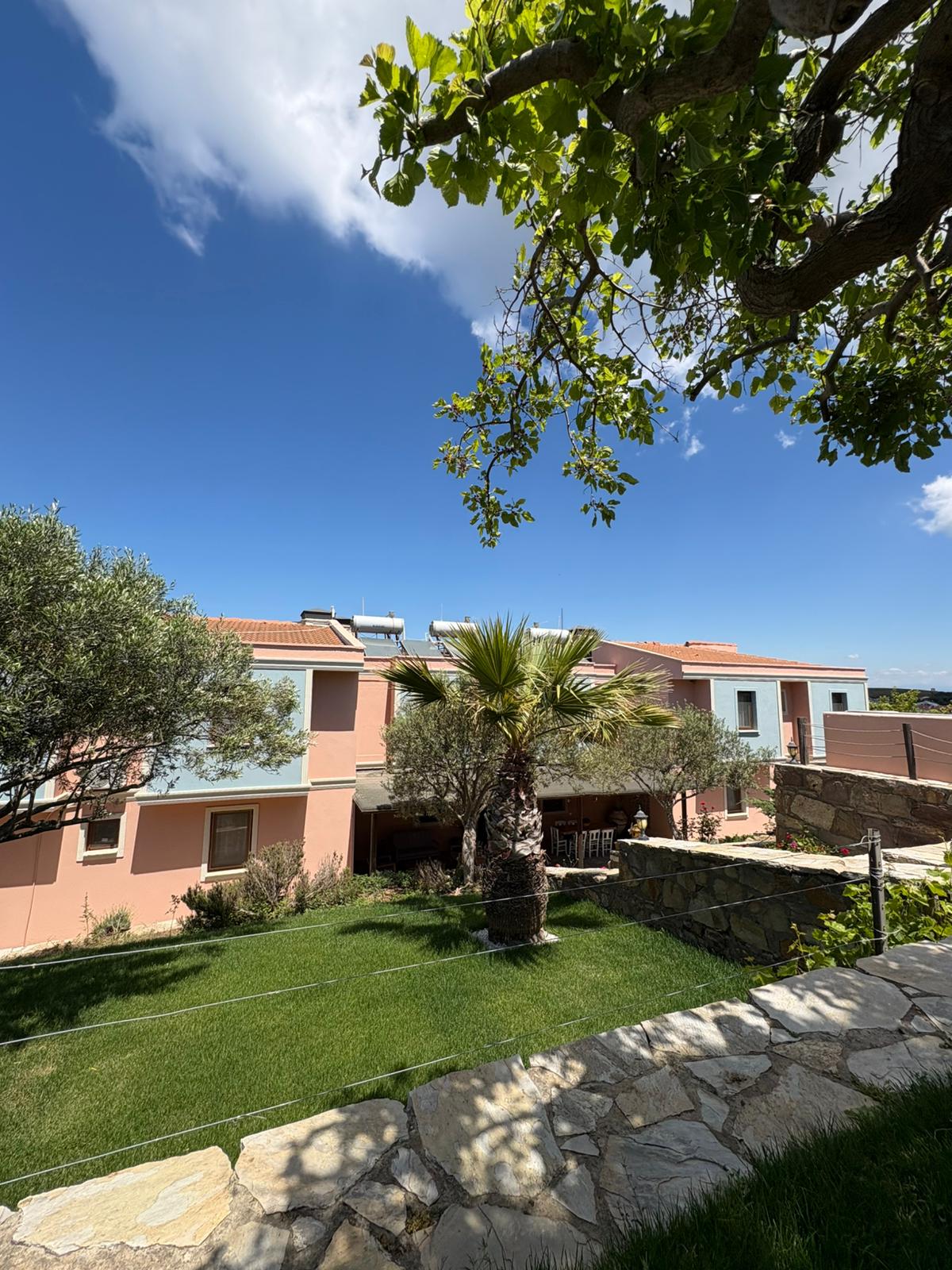 Lefkofris-Otel-Bozcaada-bahce (2)