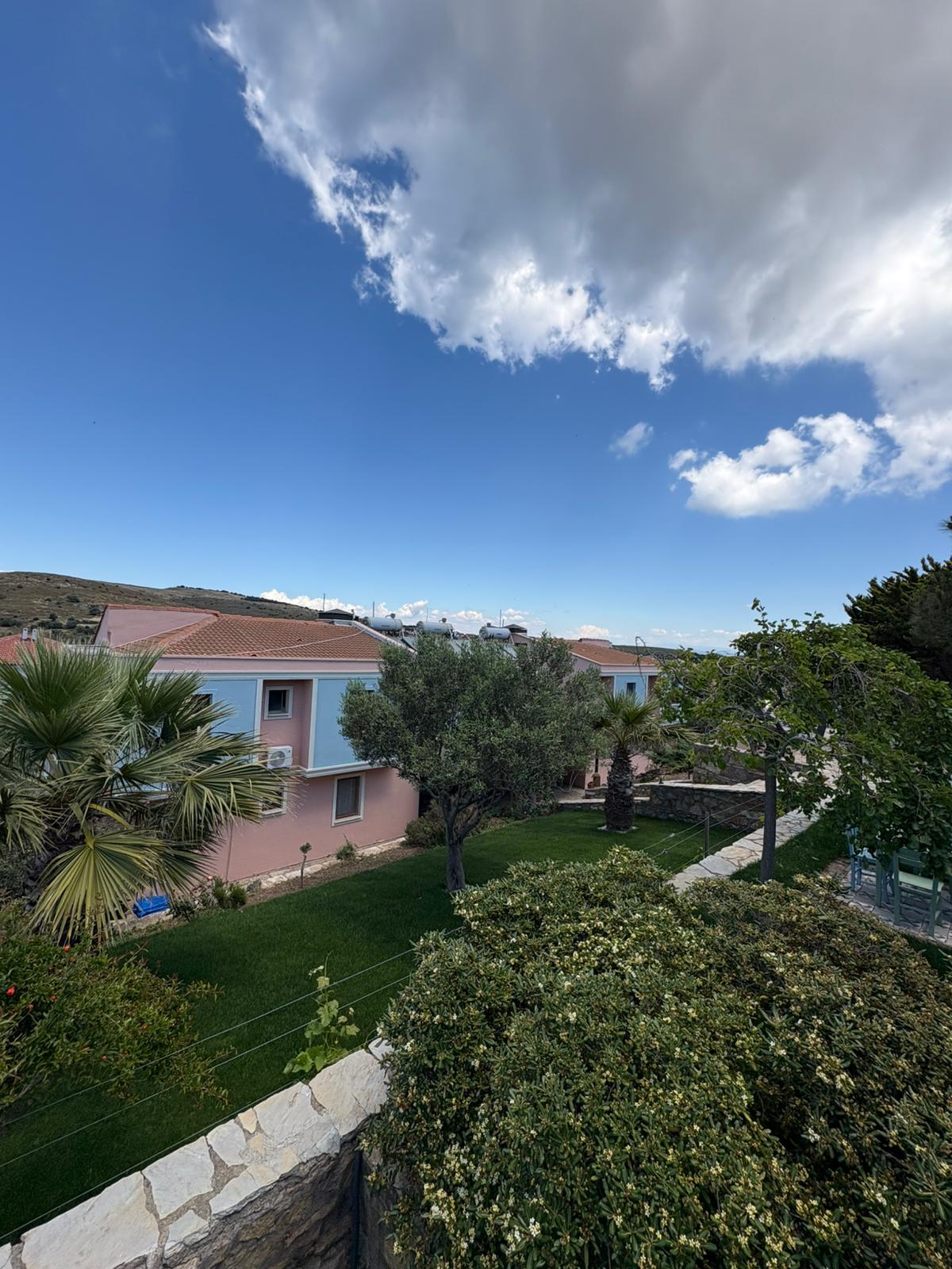 Lefkofris-Otel-Bozcaada-bahce (6)